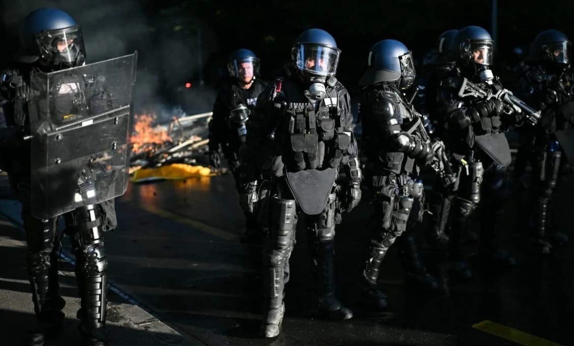 V ŽENEVE TO VRELO! Veľké protesty pred summitom G7, policajti krotili dav slzotvorným plynom (VIDEO)