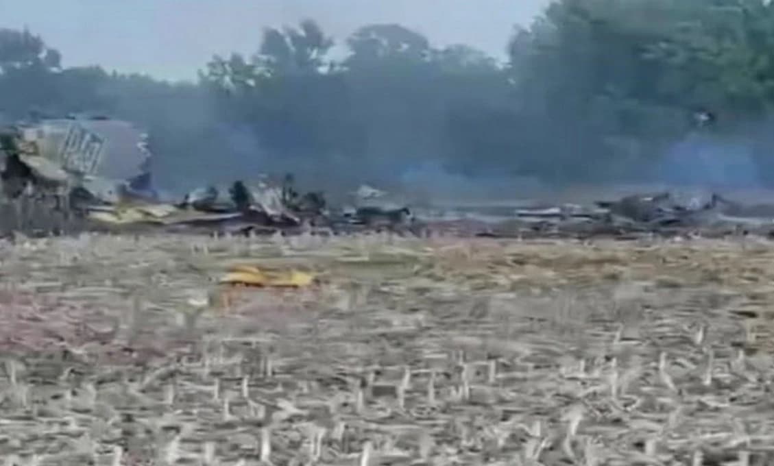 Na Ukrajine havaroval bombardér Su-24M! Posádka zahynula, verzie havárie sa líšia (VIDEO)