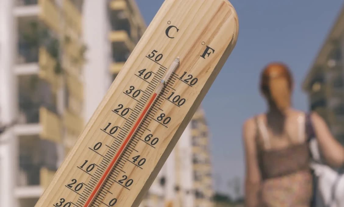 Extrémna nedeľa: Búrky útočia, teploty šplhajú nad 33 °C!