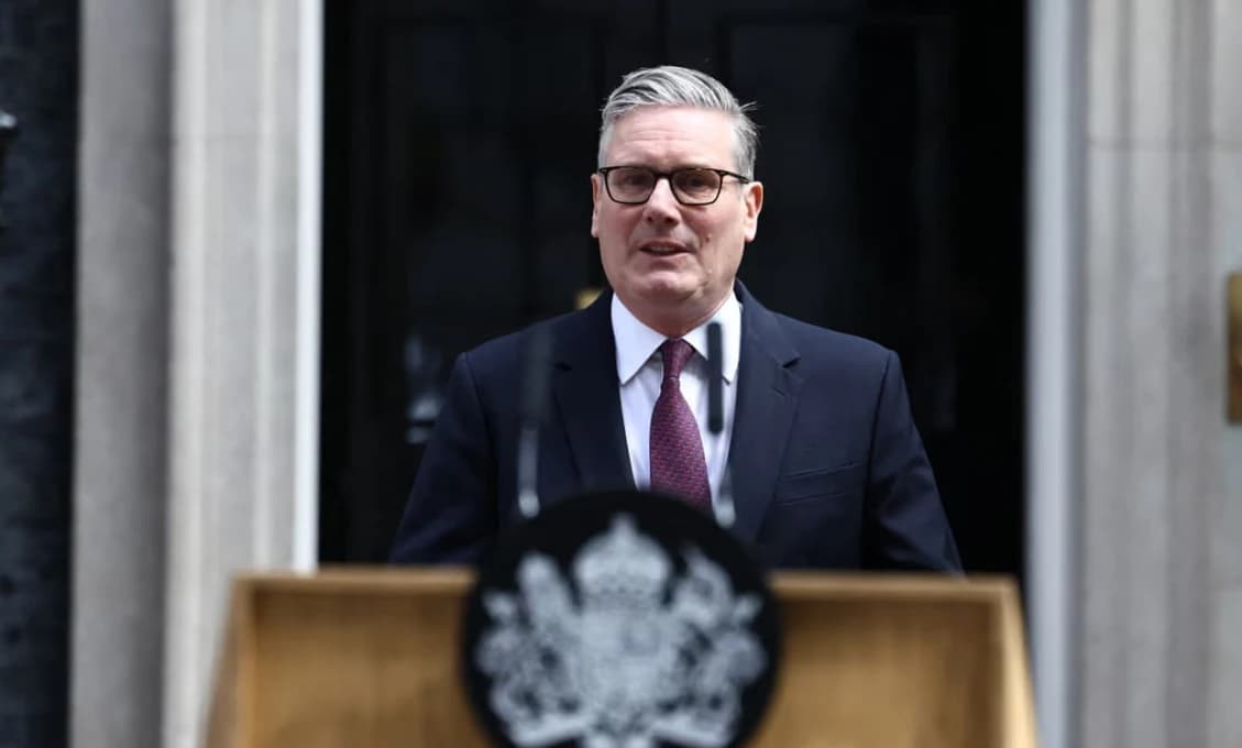 SKONČIL! Britský premiér Starmer oznámil rezignáciu (VIDEO)