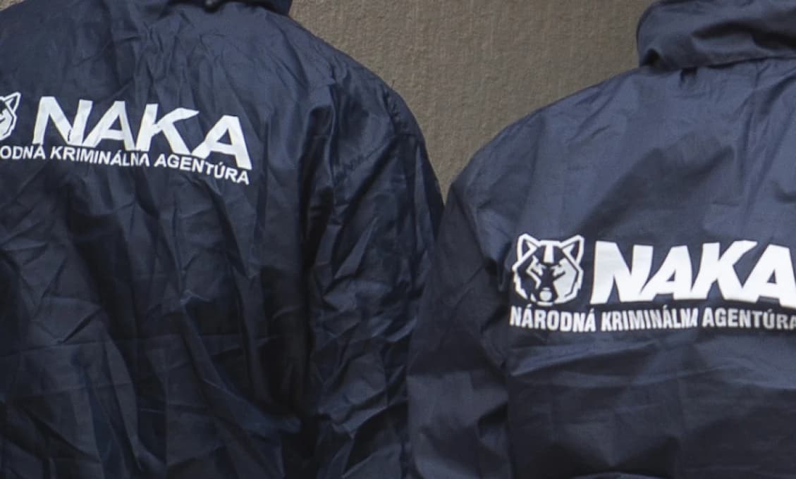 Razia NAKA v miliónovej IT kauze: Vyšetrovatelia zadržali ďalšiu osobu
