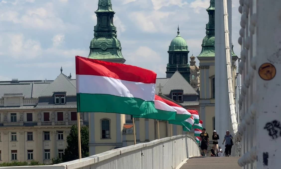 Maďarovi, ktorý odstránil vlajky LGBT, hrozia tri roky väzenia