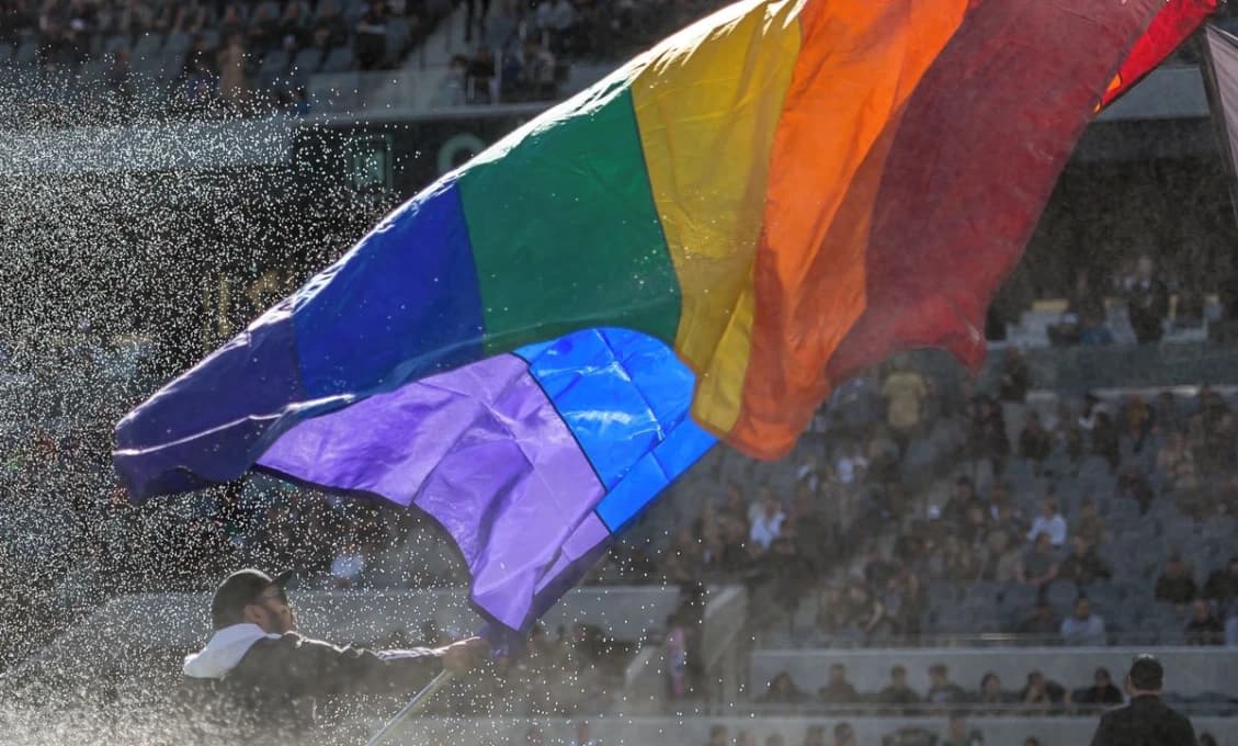 NA FUTBALE DUSNO! FIFA povolila Pride symboly na zápase Iránu s Egyptom. Tí sa búria