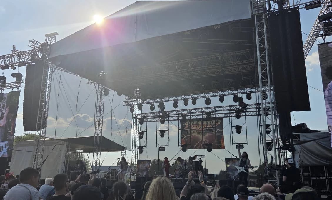 Festival zachránený, fanúšikovia spokojní. Premiér vysvetlil, prečo vláda zasiahla