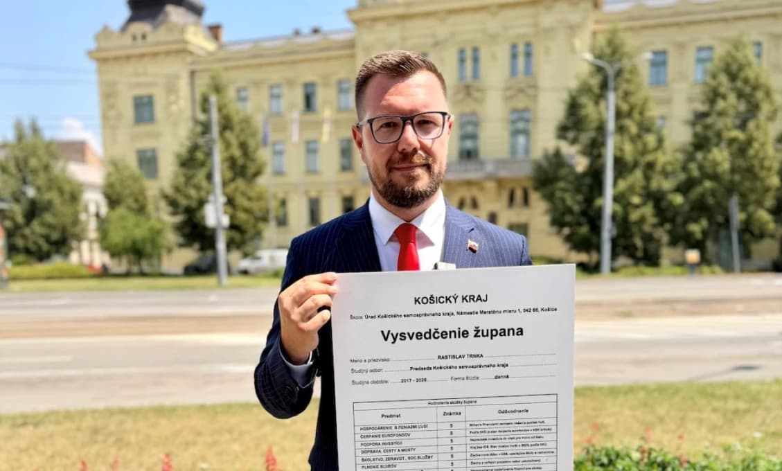 PRED ÚRADOM SA „ZNÁMKOVALO“! Župan Trnka dostal hodnotenie od svojho vyzývateľa Igora Šimka