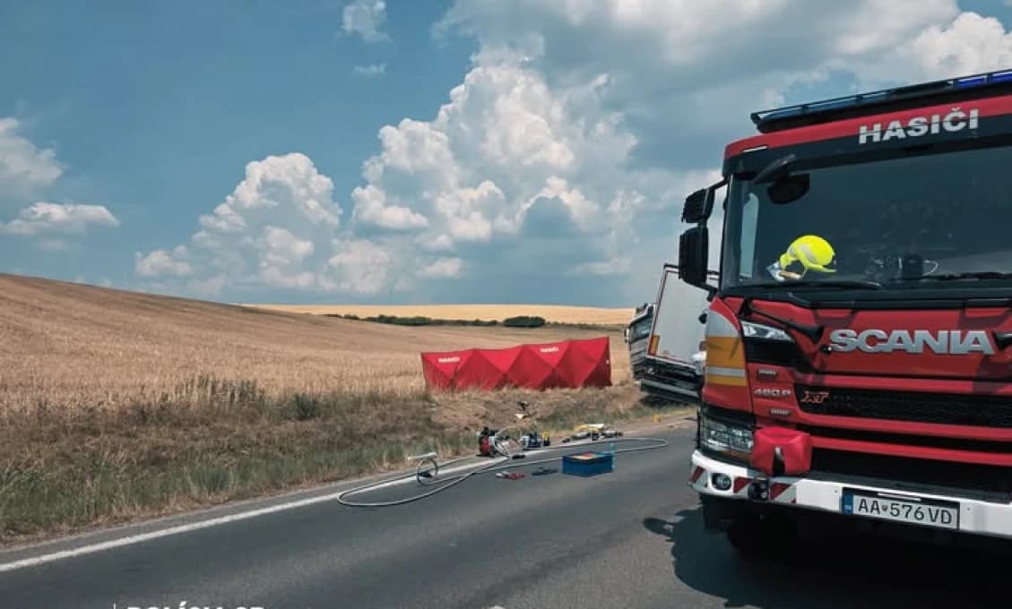 OBROVSKÁ TRAGÉDIA! Zrážku s nákladným autom neprežila 37-ročná žena