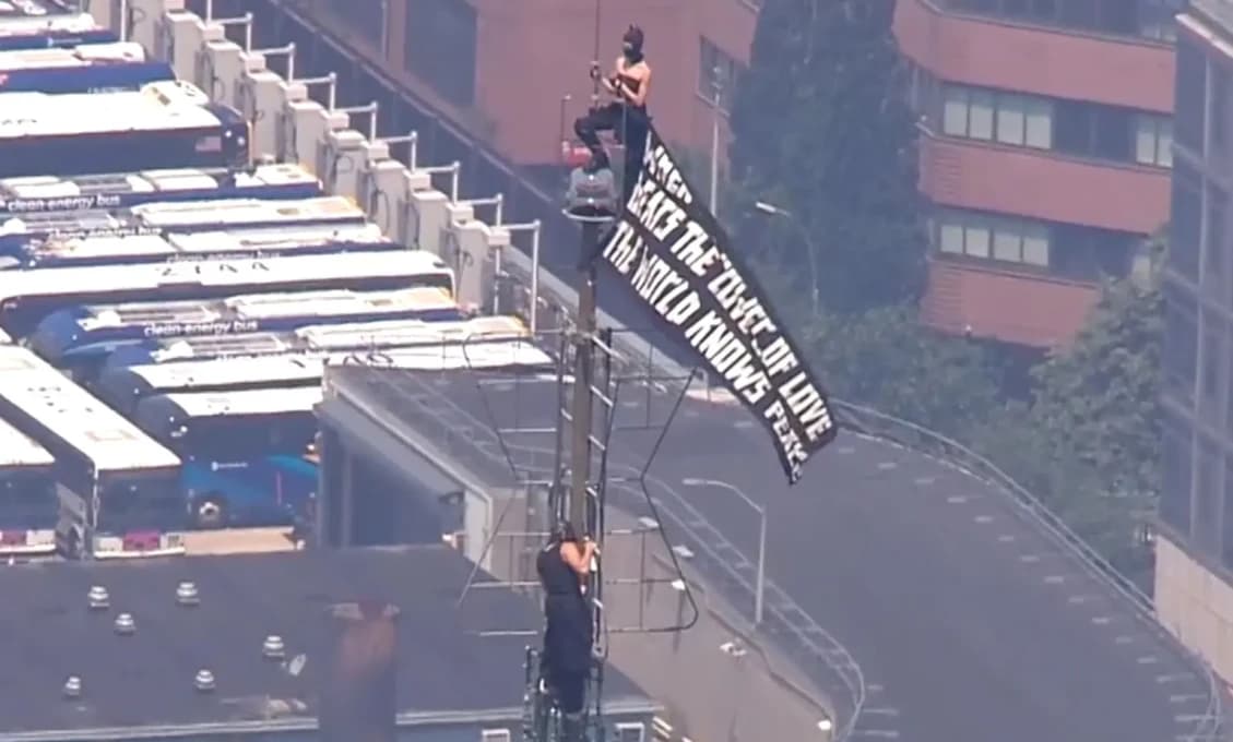 VIDEO: Zásnuby na vrchole Empire State Building! O pár minút už zasahovala polícia
