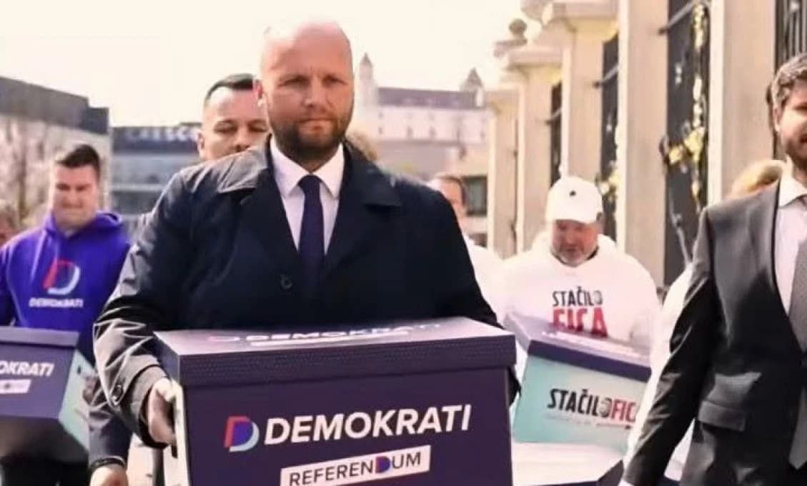 Strana DEMOKRATI SA OZVALA! Z reakcie na spackané referendum ODPADNETE!