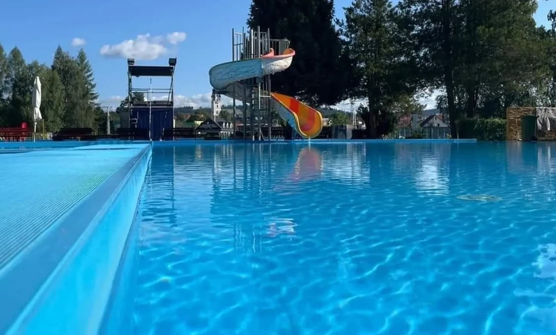 Spišskonovoveské kúpalisko zvolilo krátky proces! Prísnymi opatreniami upratalo neprispôsobivých návštevníkov