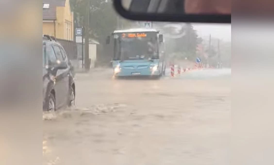AKTUÁLNE Vyčíňajú silné búrky, Nitru zasiahol DOWNBURST! Vietor pácha škody, hrozí povodeň (VIDEO)