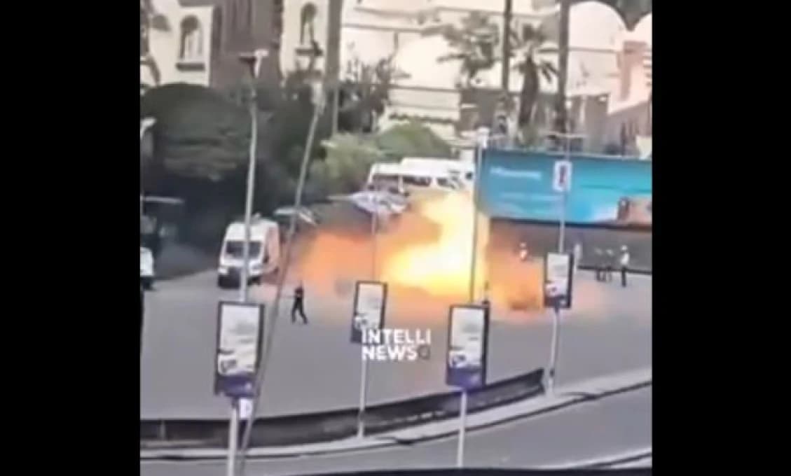 Ukázalo sa, kto stál za výbuchmi pri hoteli, v ktorom býval Macron