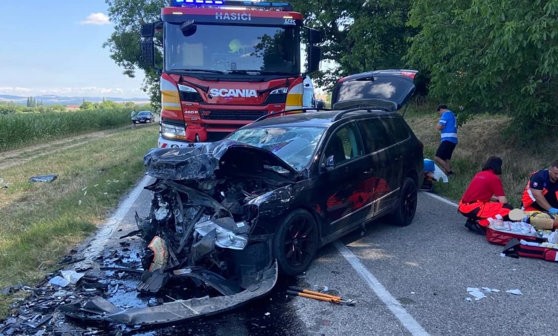 BRUTÁLNA ČELNÁ ZRÁŽKA na západe Slovenska postavila na nohy všetky záchranné zložky (FOTO)