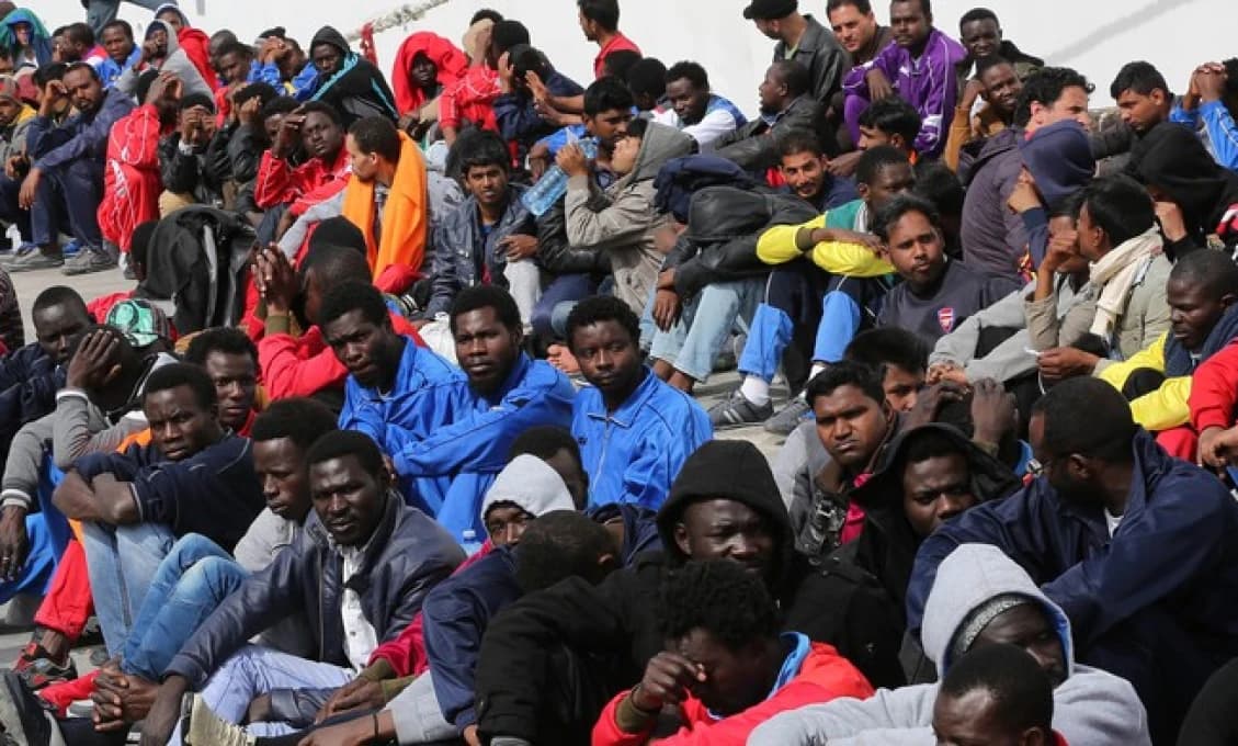 Španielsko pred voľbami: chce legalizovať tri milióny migrantov
