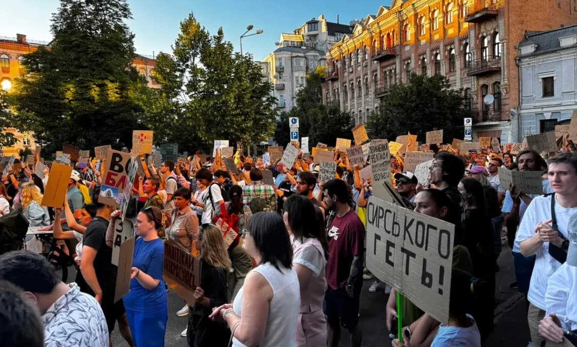 PROTESTY PO CELEJ UKRAJINE GRADUJÚ! Ukrajinci požadujú vykopnutie Syrského. Kolujú chýry o „Majdane“