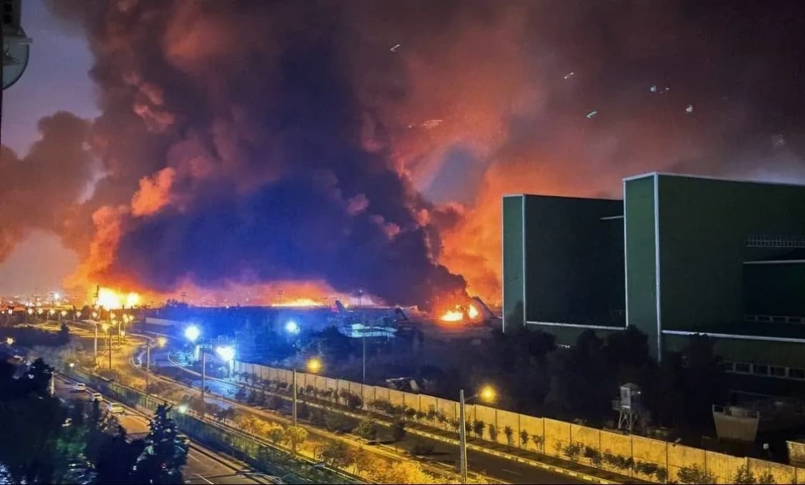 BOMBARDUJÚ IRÁN UŽ JEDENÁSTU NOC! USA opäť zaútočili na Irán, výbuchy hlásili aj z Teheránu