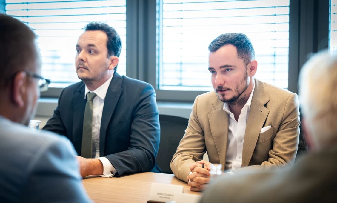 NOVÝ POLITICKÝ ÚTOK? PS „odhalilo“ Zsemberu, štátny tajomník hovorí o polopravdách a klamstvách