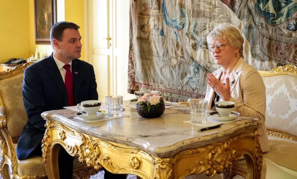 Až 21 rán kladivom v kuchyni! Utajená vražda Faragovej konzervatívnej exministerky Widdecombeovej