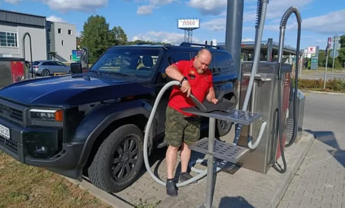 NA HULIAKA SA TO VALÍ Z KAŽDEJ STRANY! Je na tom pri DPH horšie ako Remišová! - naložil mu Kollár i celý internet (VIDEO)