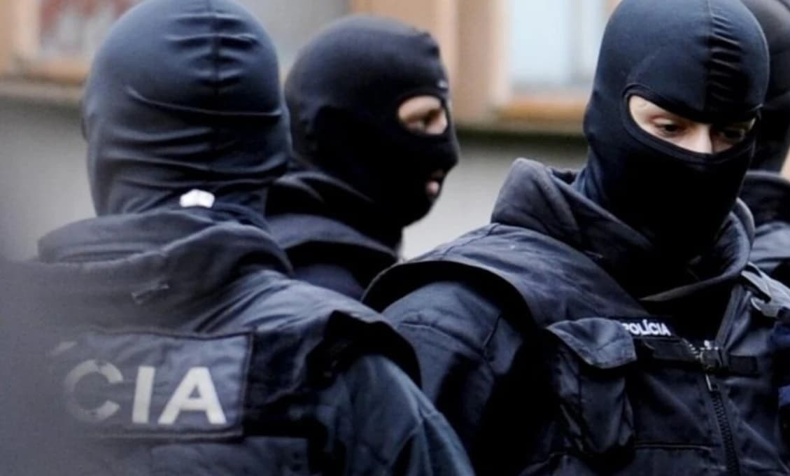 Ranný zásah elitnej jednotky: Známe meno skončilo v putách, polícia mlčí o detailoch