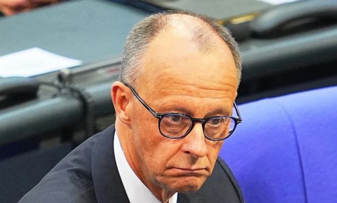 "Pochová" kancelára Merza jeho vlastná strana v septembri?