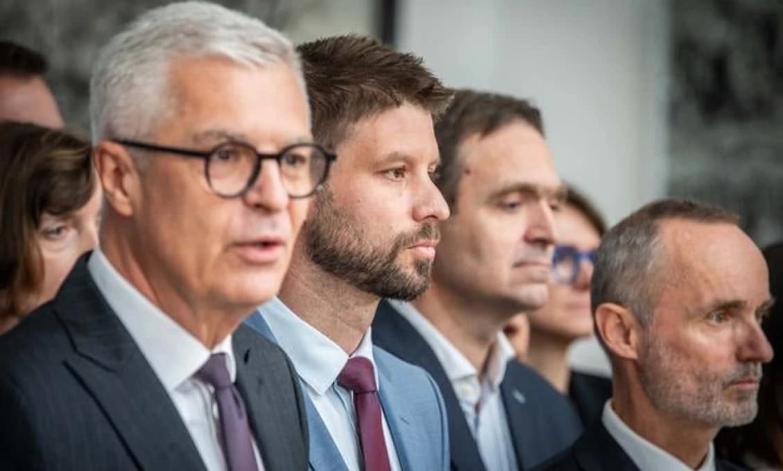 PROMOVANÍ BLBCI A TLIACHAČI! To nevymyslíš, to je PS. Mladý rómsky ľavičiar sa tvrdo pustil do lídrov progresívcov (VIDEO)