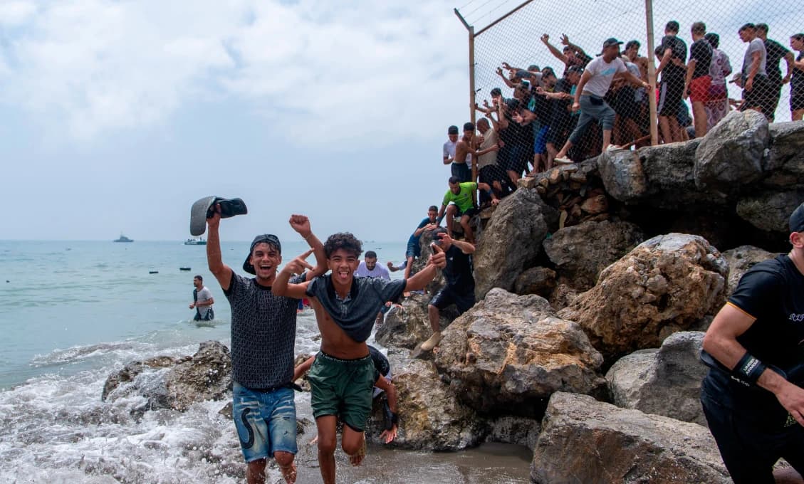 Španielsko zažilo migračný šok: Do Ceuty preniklo až 72-tisíc migrantov!