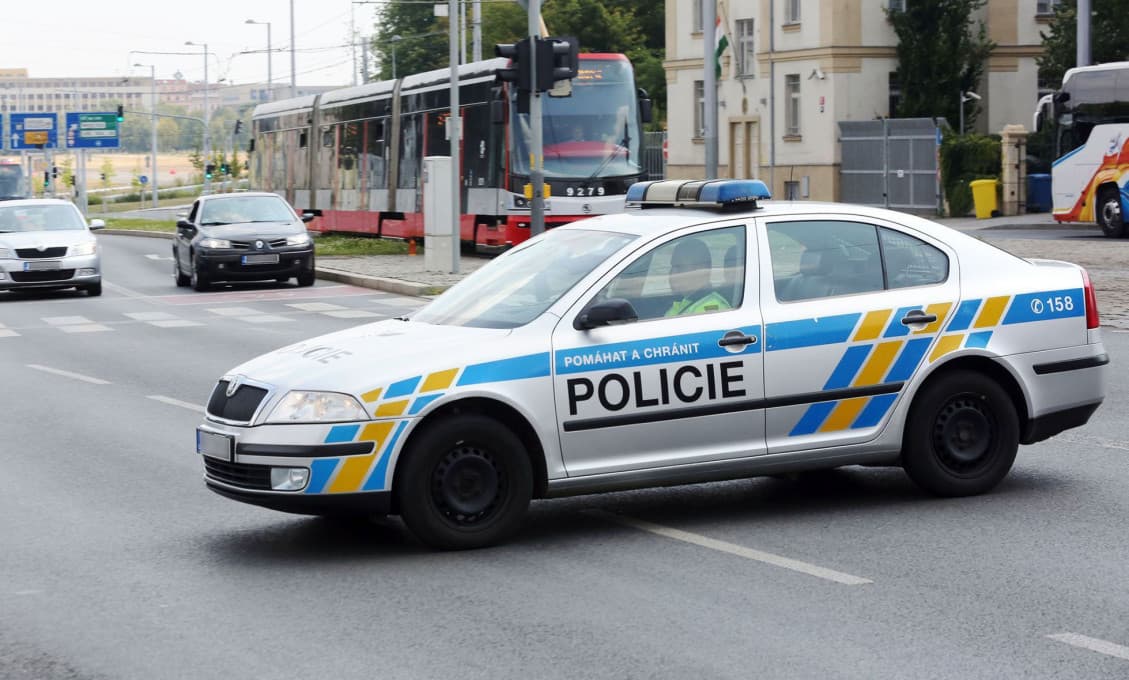 Opustený muž prinútil manželku násilím k návratu. Keď venčil psa, utiekla mu