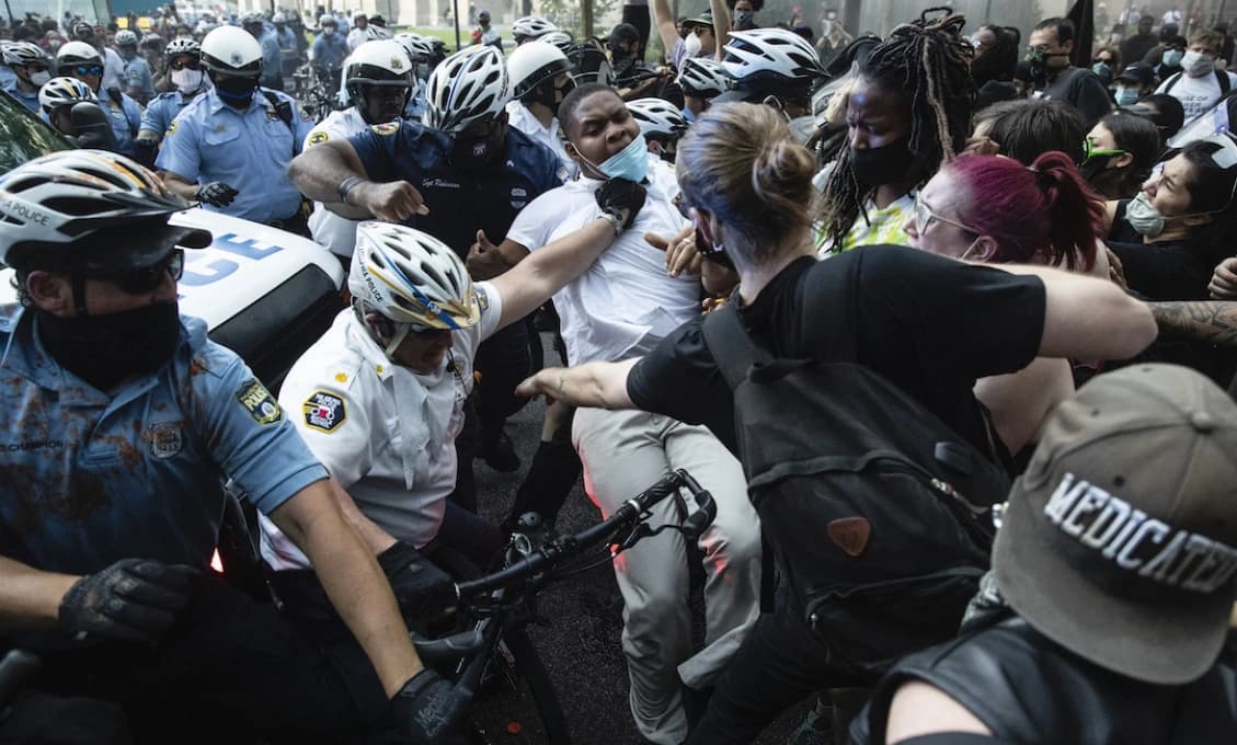 Počas protestov v New Yorku zatkli aj starostovu dcéru