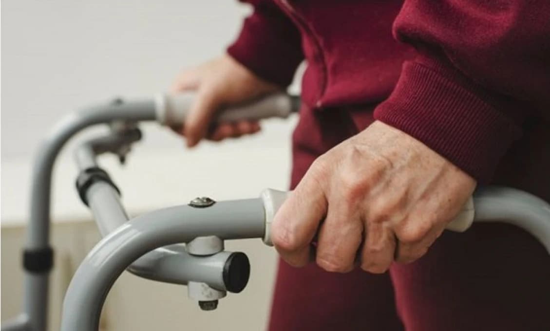 V byte okradli imobilnú ženu