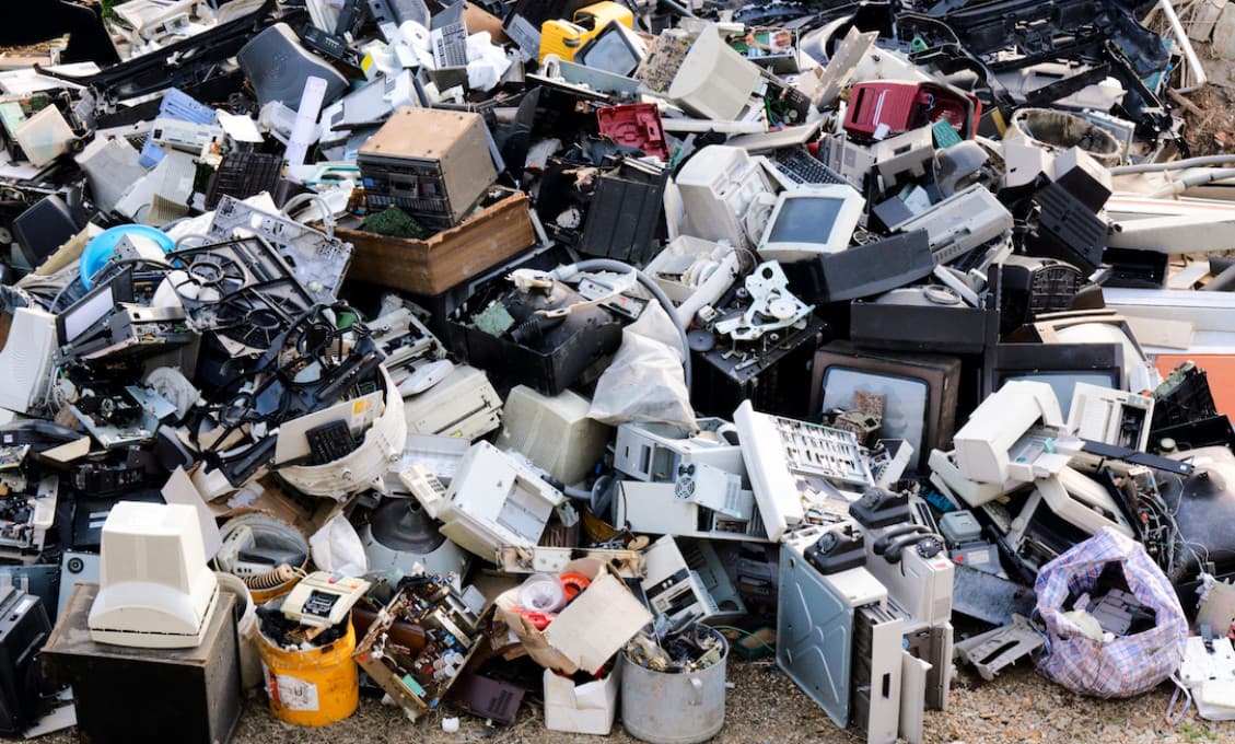 Podľa správy OSN sa minulý rok vyhodilo rekordných 53,6 milióna ton elektronického odpadu
