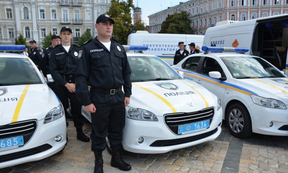 AKTUÁLNE: Muž v obchodnom centre v Kyjeve hrozí odpálením bomby. Polícia vyjednáva