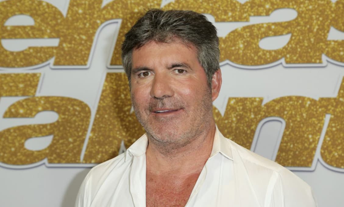 Simon Cowell si počas jazdy na elektrickom bicykli poranil chrbát