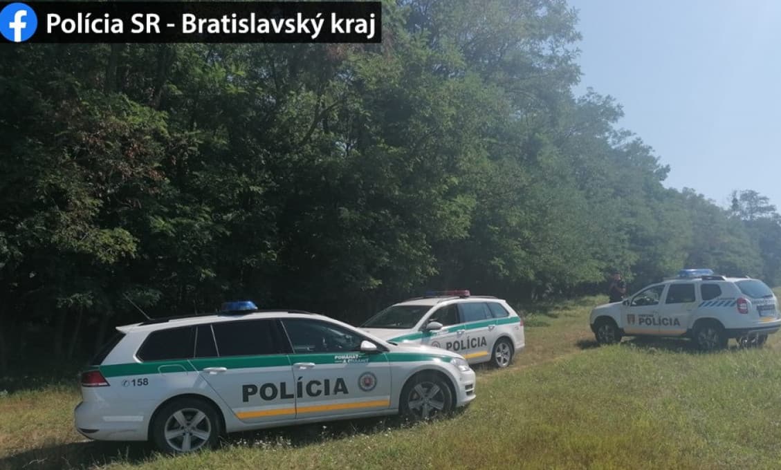 Policajti zadržali takmer 30 migrantov v okrese Malacky (foto)