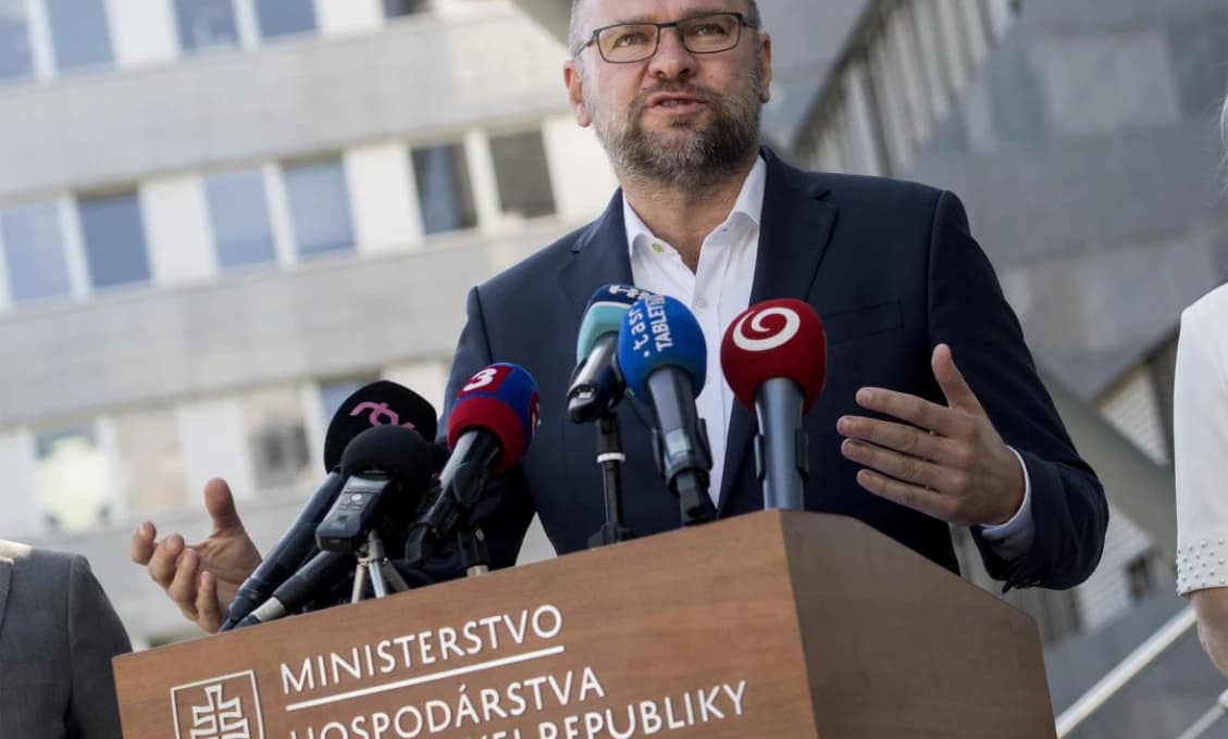 Zmluvy s Tiposom ani právnikom Miškovičom nemali byť uzatvorené, vyhlásil Sulík