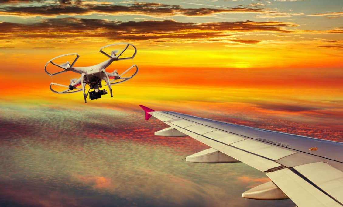Trumpov Air Force One sa takmer zrazil s dronom