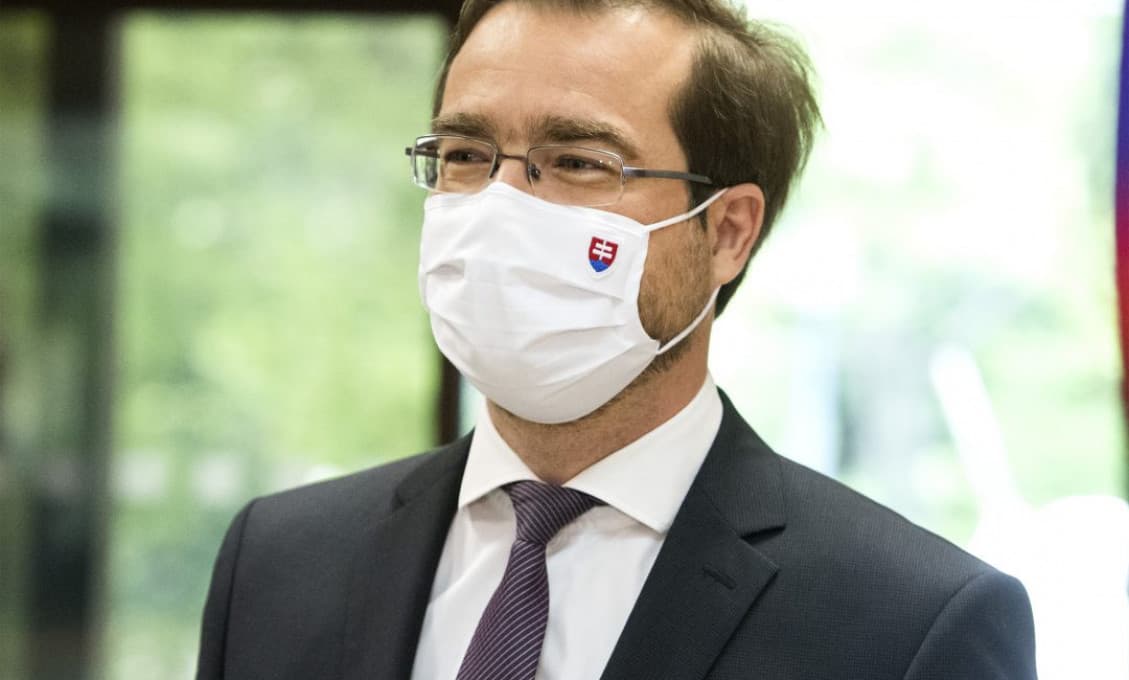 V hre je aj opätovné zatvorenie hraníc, povedal minister zdravotníctva