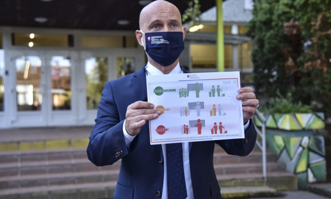 Posunutý začiatok školského roka majú tri školy, potvrdil Gröhling