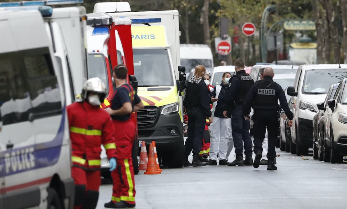 AKTUALIZOVANÉ: Najmenej 4 ľudia boli zranení pri útoku neďaleko bývalých kancelárií časopisu Charlie Hebdo