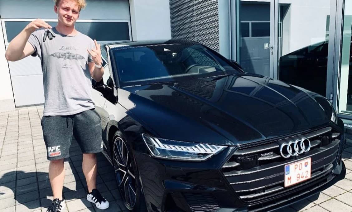 20-ročný youtuber Samuel Miščík: Vodičák urobil na druhýkrát, teraz si kúpil auto za vyše 100 000 eur!