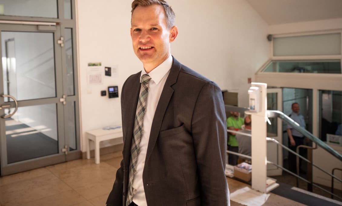Koronavírus sa stal politickým, už ho nedramatizujme, hovorí popredný nemecký virológ