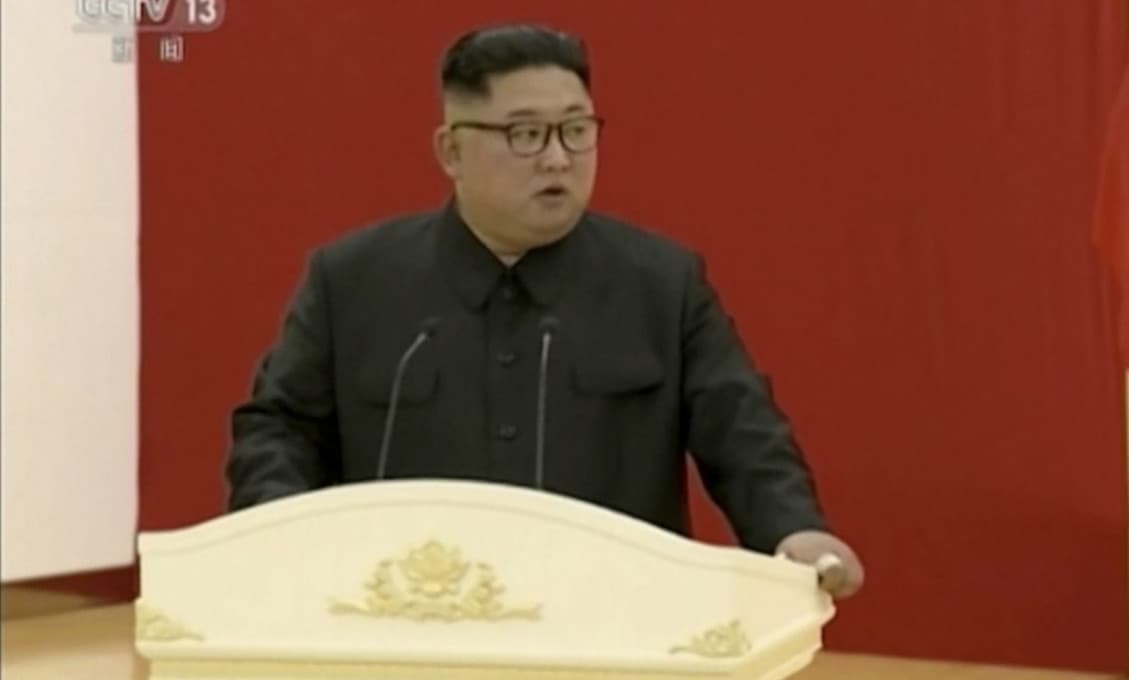 Oceľový vodca Kim sa s plačom ospravedlnil Severokórejčanom (Arťom Lukin)