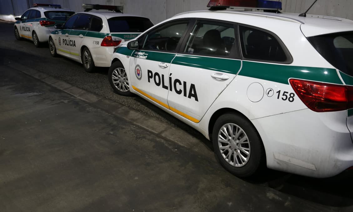 Anonym nahlásil údajnú bombu na košickej ulici, podozrivého zadržali