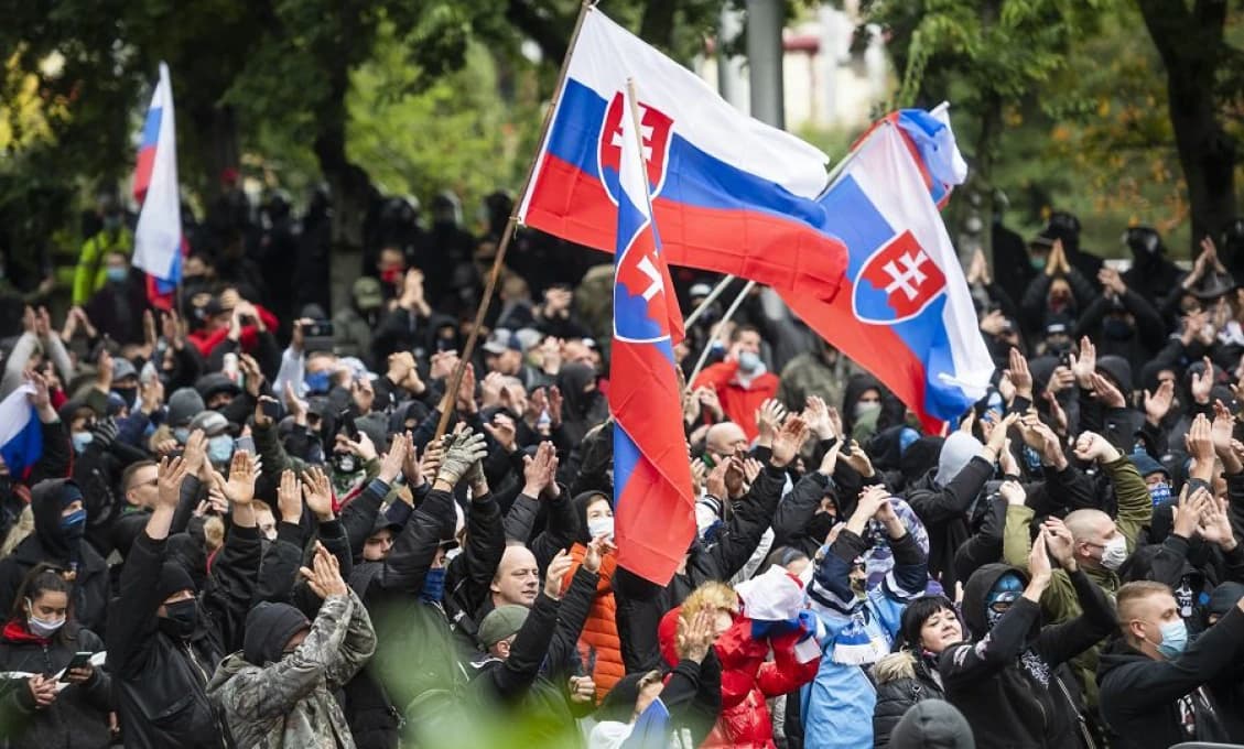 Ľudia v uliciach, nežná prezidentka a zodpovednosť koaličných poslancov (Petr Bohuš)