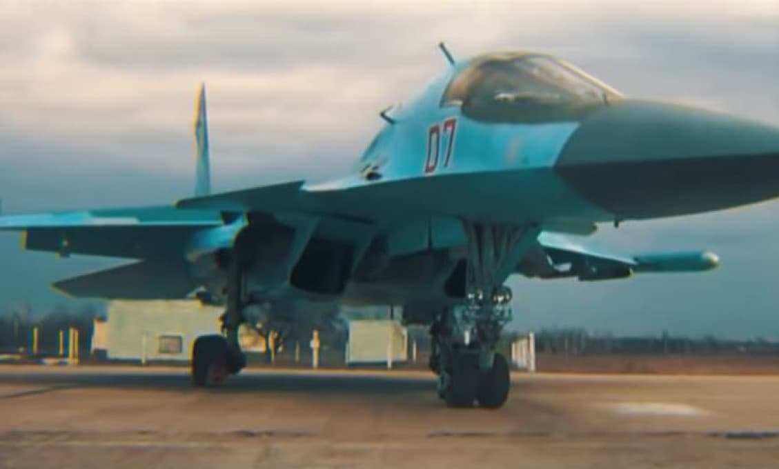 Stíhací bombardér s kuchynkou a pisoárom, to je nový SU - 34 (video)