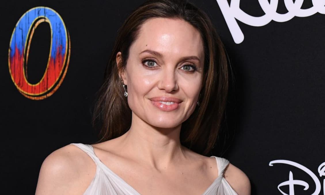 Angelina Jolie prehovorila o domácom násilí: Hovorí z osobných skúseností?