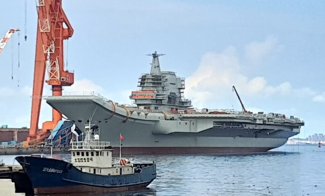 Čína vyslala lietadlovú loď do Taiwanského prielivu len deň po tom, čo sa tam objavil americký torpédoborec