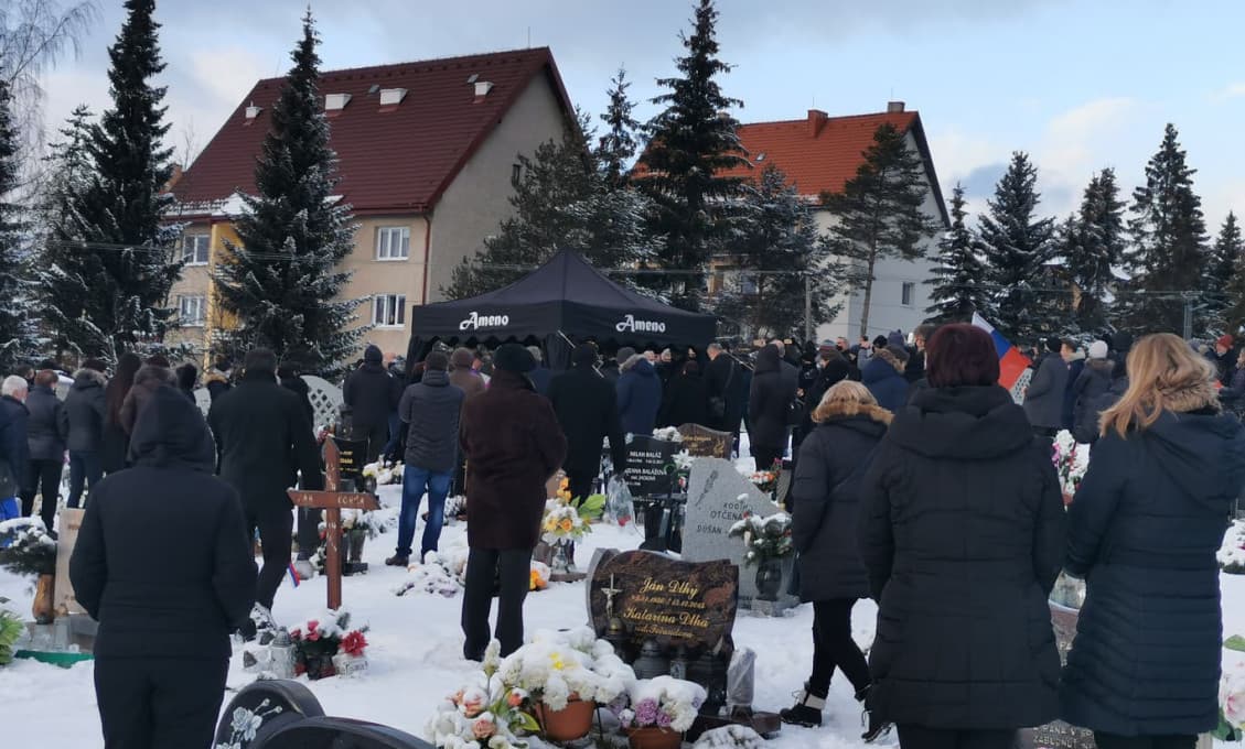 S generálom Lučanským sa v Matovičovej Trnave spolu s ľuďmi lúčili aj policajti