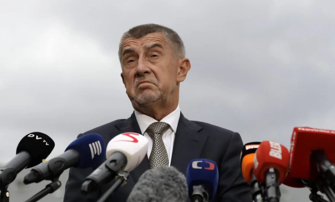 ČR: Vráťte tretinu výplaty!, píše štát medikom, ktorí pomáhali v druhej vlne pandémie