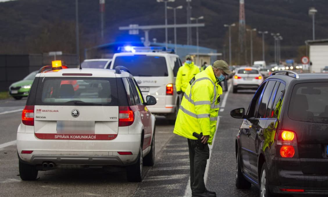 Rakúsko sprísni podmienky vstupu do krajiny; testovať sa budú musieť i pendleri