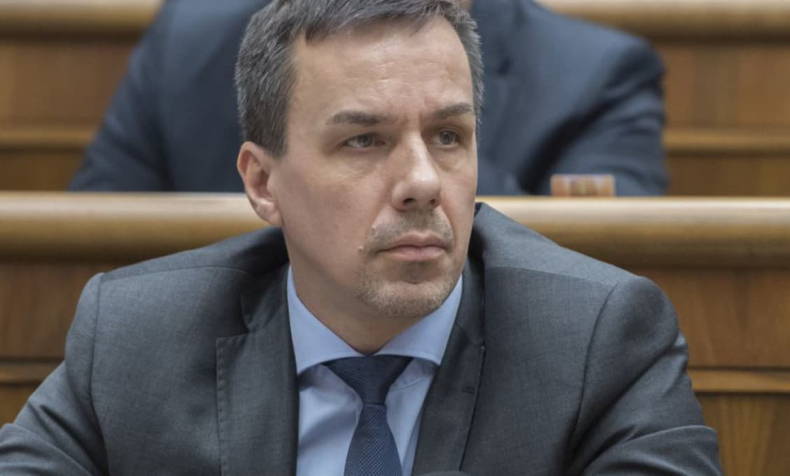 Tomáš o koalícii: Podrážajú si nohy a hryzú sa ako psy